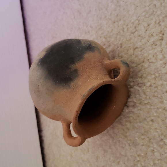 Little Terracotta Pot with Handles - Picture 5 of 10